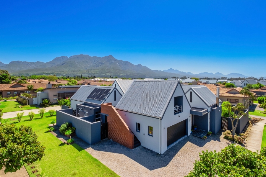 5 Bedroom Property for Sale in Earls Court Lifestyle Estate Western Cape